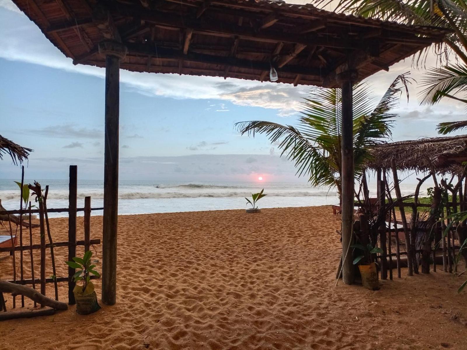 Ravana - Beach Cabanas Hikkaduwa Kültér fotó
